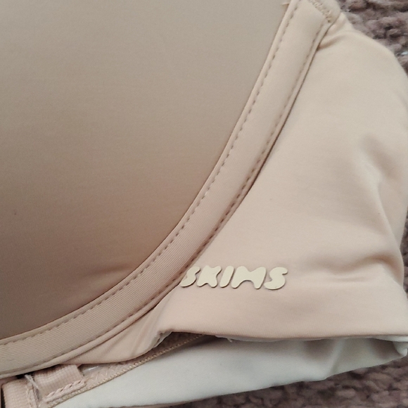 SKIMS Clay Multi Way Underwire Bra - Picture 5 of 8